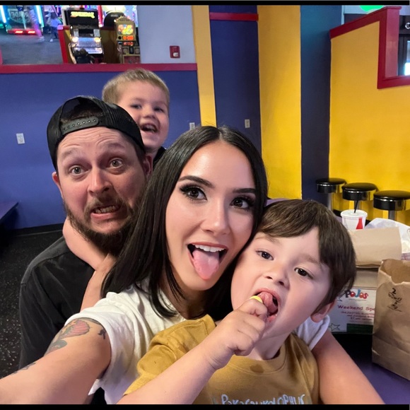 Meet your Posher, Cheyenne - Picture 5 of 7